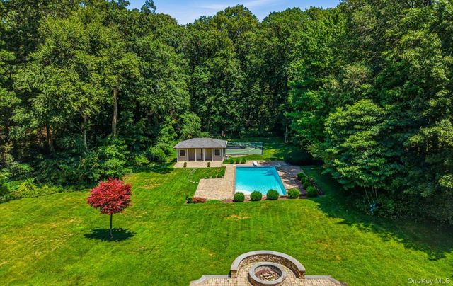 15 Tiber Road, Oyster Bay Cove, NY 11791