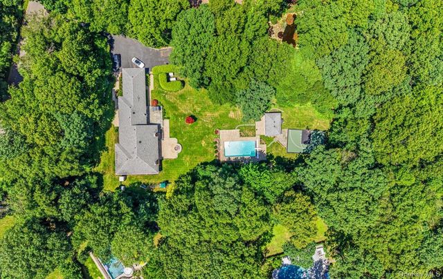 15 Tiber Road, Oyster Bay Cove, NY 11791