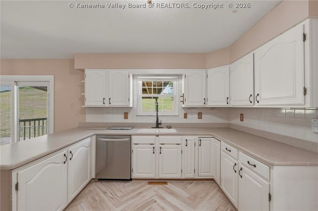 212 Pawnee Drive, Charleston, WV 25312