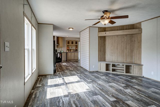 1295 Highway 19e, Bluff City, TN 37618
