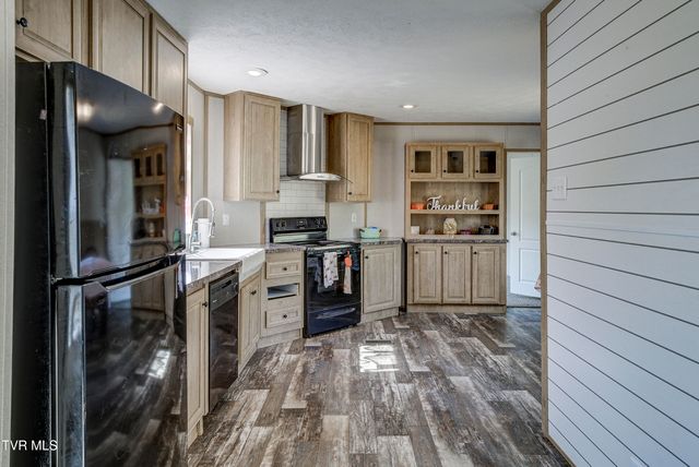 1295 Highway 19e, Bluff City, TN 37618