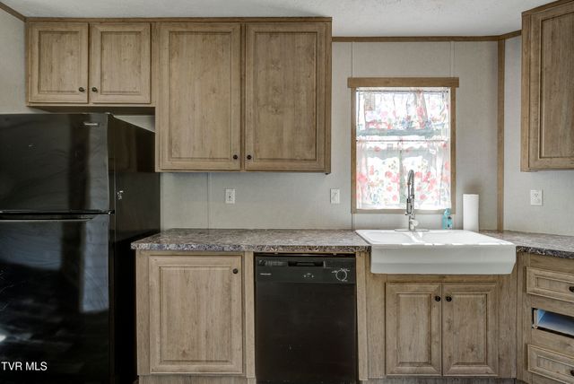 1295 Highway 19e, Bluff City, TN 37618