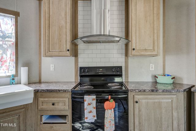 1295 Highway 19e, Bluff City, TN 37618