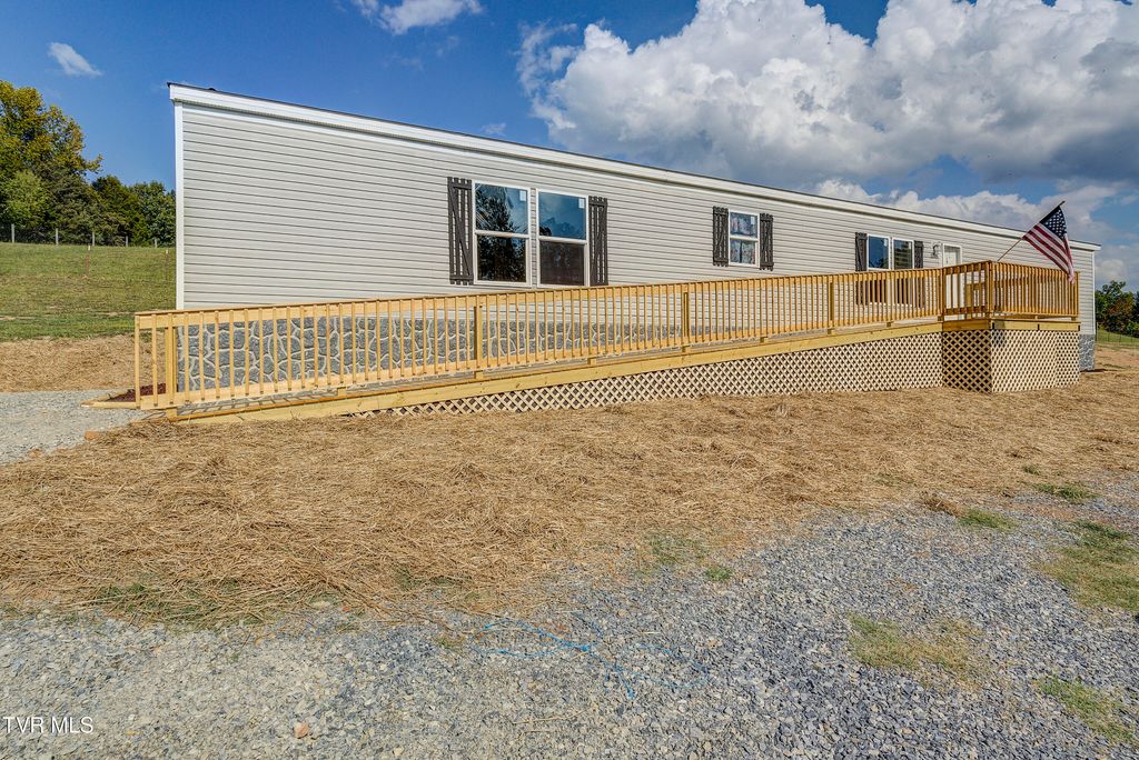 1295 Highway 19e, Bluff City, TN 37618