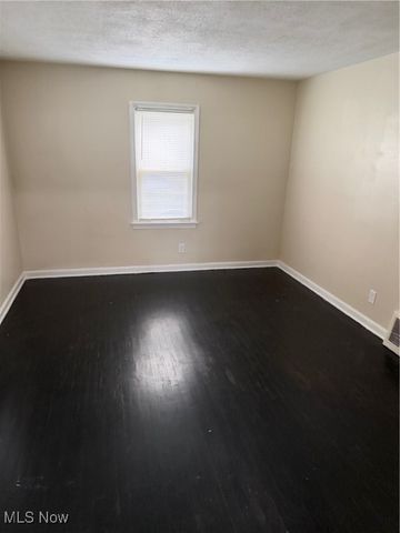 1194 Greenwood Avenue, Akron, OH 44320