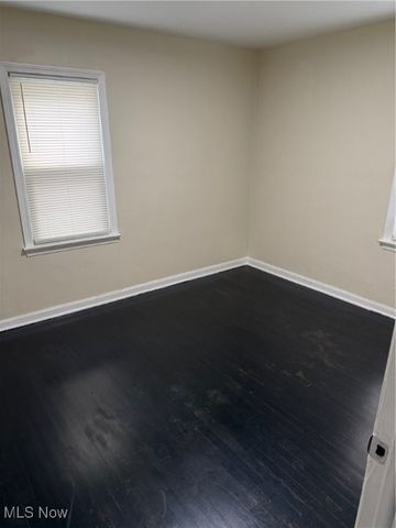 1194 Greenwood Avenue, Akron, OH 44320