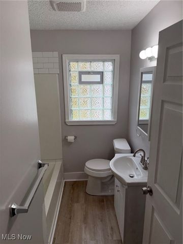 1194 Greenwood Avenue, Akron, OH 44320