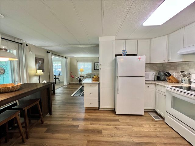 106 ROYAL PALM DRIVE, Leesburg, FL 34748