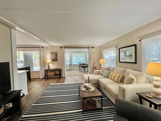 106 ROYAL PALM DRIVE, Leesburg, FL 34748