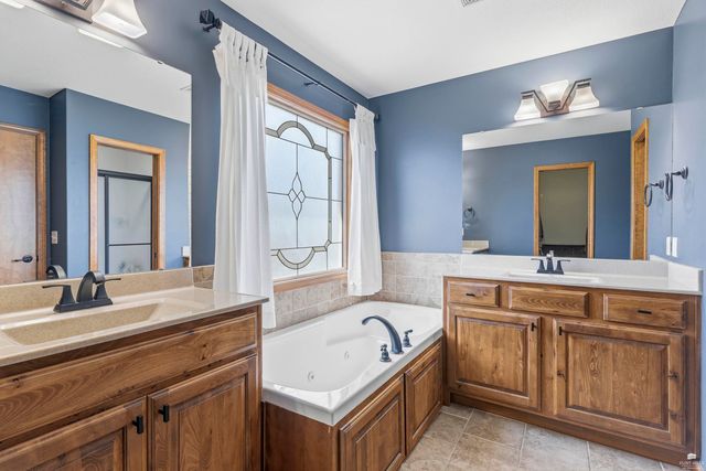 1033 Laussac Drive, Manhattan, KS 66503