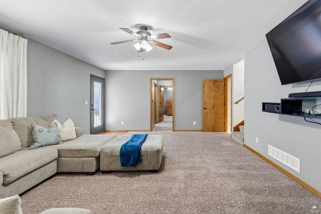 1033 Laussac Drive, Manhattan, KS 66503