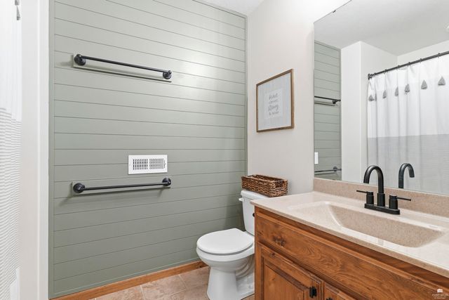 1033 Laussac Drive, Manhattan, KS 66503