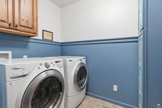 1033 Laussac Drive, Manhattan, KS 66503