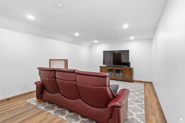 1033 Laussac Drive, Manhattan, KS 66503