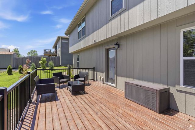 1033 Laussac Drive, Manhattan, KS 66503