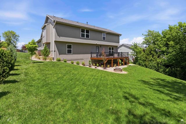 1033 Laussac Drive, Manhattan, KS 66503