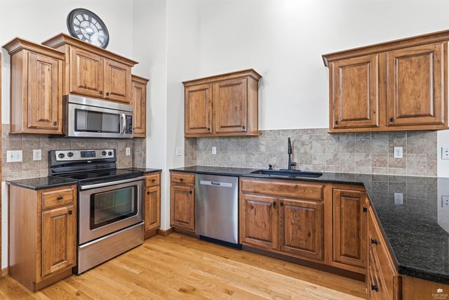 1033 Laussac Drive, Manhattan, KS 66503