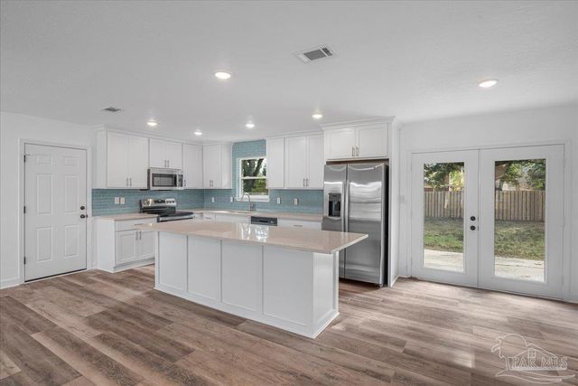 2001 Saddlebrook Dr, Pensacola, FL 32526