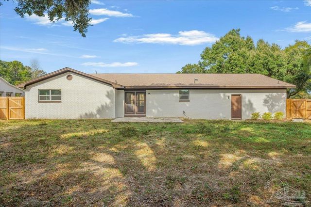 2001 Saddlebrook Dr, Pensacola, FL 32526