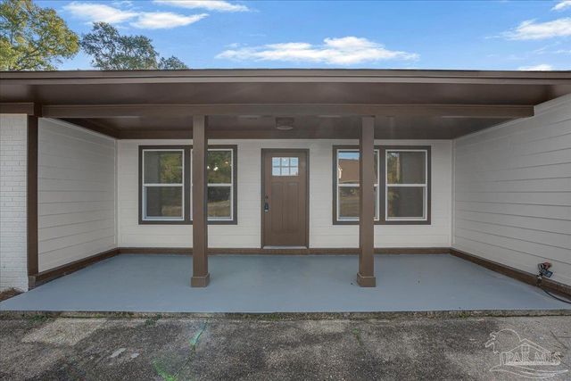 2001 Saddlebrook Dr, Pensacola, FL 32526