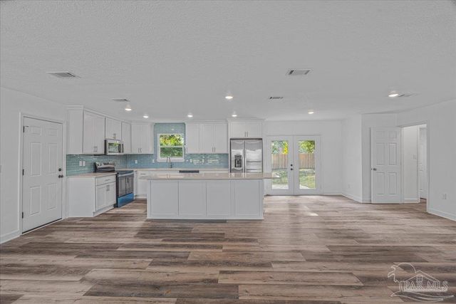 2001 Saddlebrook Dr, Pensacola, FL 32526