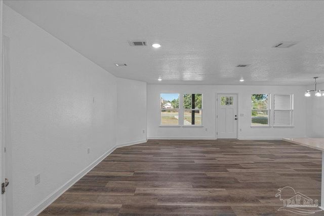 2001 Saddlebrook Dr, Pensacola, FL 32526