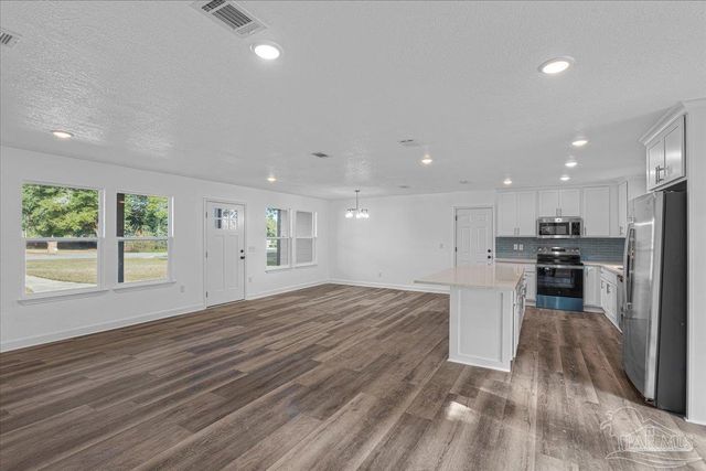 2001 Saddlebrook Dr, Pensacola, FL 32526