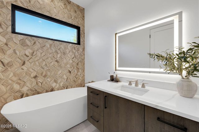 1704 E Sanctuary Cove Way, Tucson, AZ 85718