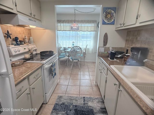 7801 Ridgewood Avenue 21, Cape Canaveral, FL 32920