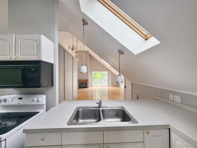 4390 Cass Elizabeth Road, Waterford Charter Township, MI 48328