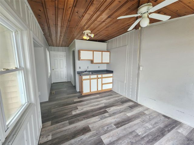 4390 Cass Elizabeth Road, Waterford Charter Township, MI 48328