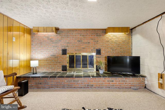 51 CHURCH RD, Edinburg, VA 22824