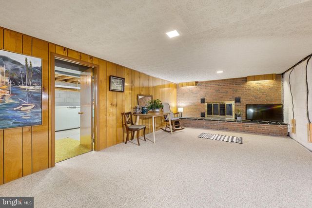 51 CHURCH RD, Edinburg, VA 22824
