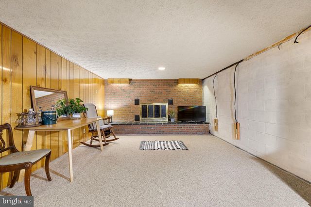 51 CHURCH RD, Edinburg, VA 22824