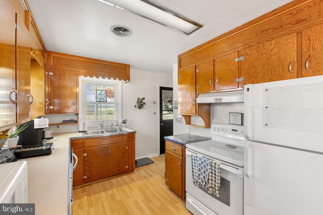 51 CHURCH RD, Edinburg, VA 22824