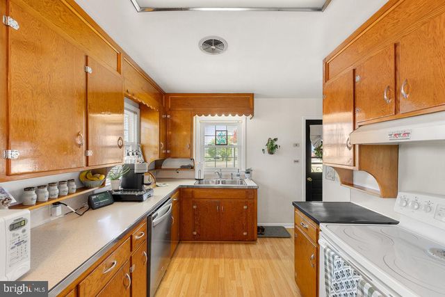 51 CHURCH RD, Edinburg, VA 22824