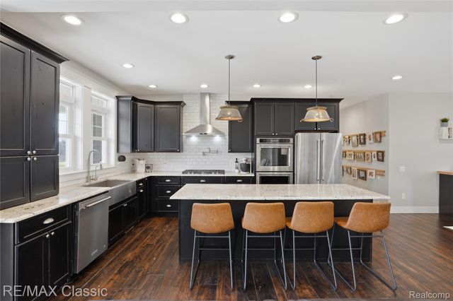 2901 Sleeth Road, Commerce Charter Township, MI 48382