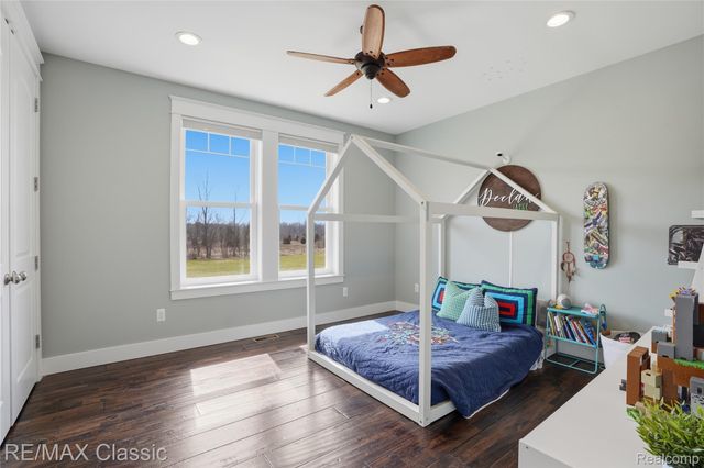 2901 Sleeth Road, Commerce Charter Township, MI 48382