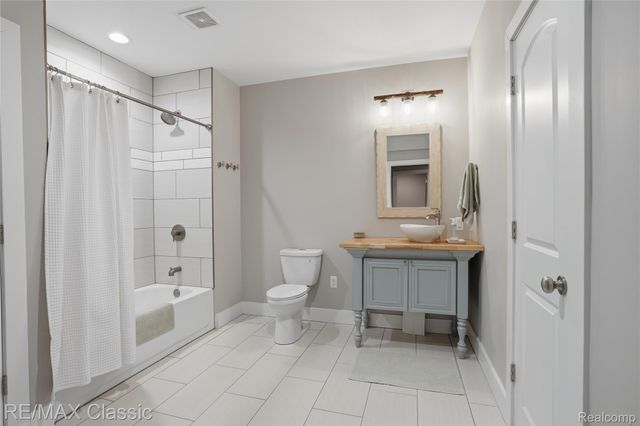 2901 Sleeth Road, Commerce Charter Township, MI 48382