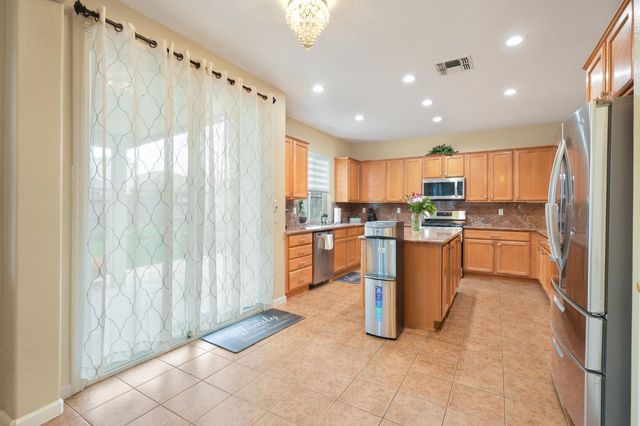 2136 Catherwood Way, Sacramento, CA 95835