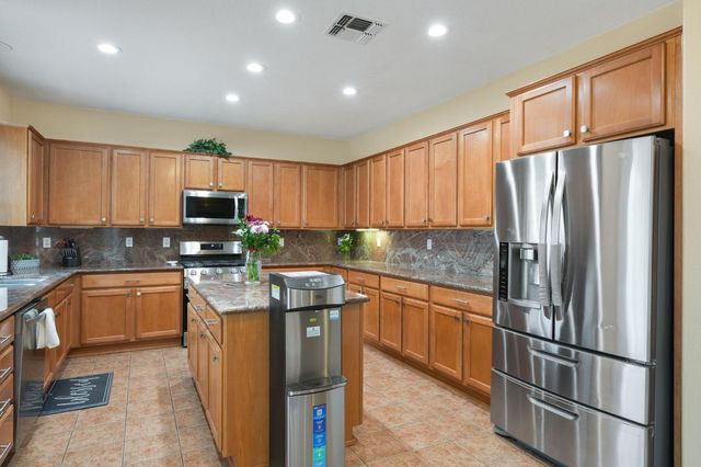 2136 Catherwood Way, Sacramento, CA 95835