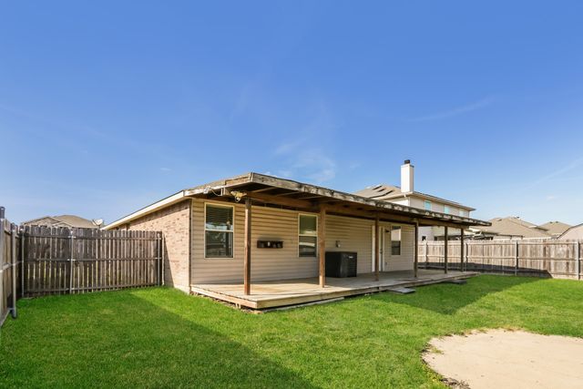 1413 Erin Drive, Burleson, TX 76028