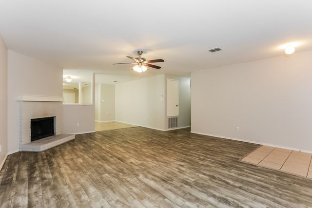 1413 Erin Drive, Burleson, TX 76028