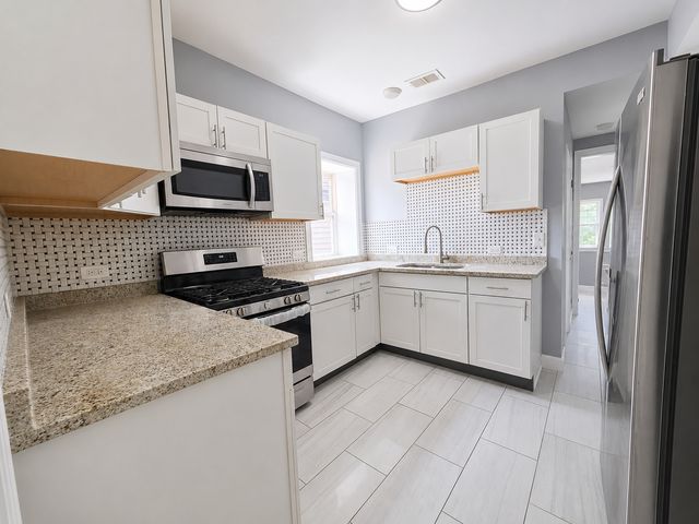 5020 W OHIO Street, Chicago, IL 60644