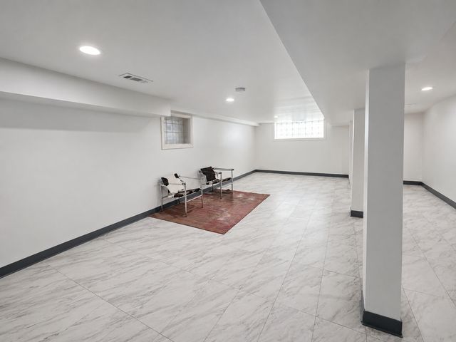5020 W OHIO Street, Chicago, IL 60644