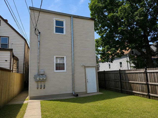 5020 W OHIO Street, Chicago, IL 60644