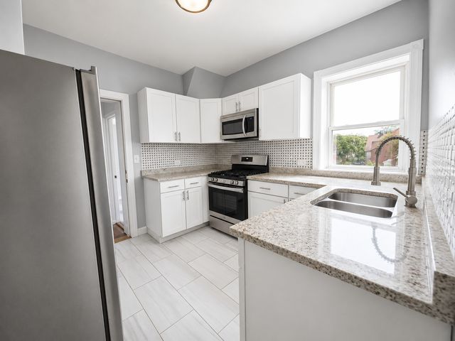 5020 W OHIO Street, Chicago, IL 60644