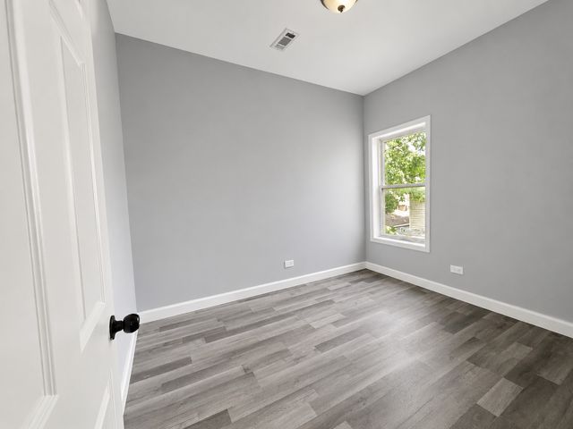 5020 W OHIO Street, Chicago, IL 60644