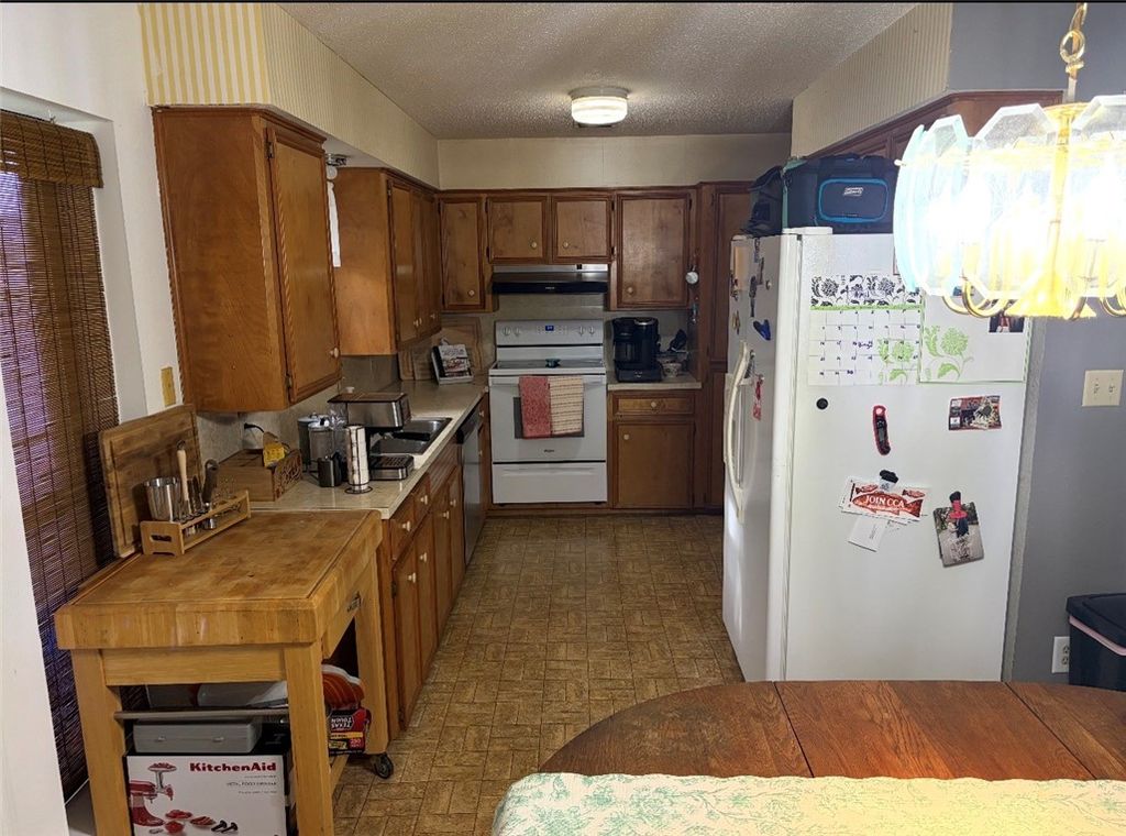 225 N Sehorn St, Sinton, TX 78387 — photo 5
