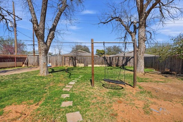 2706 68th Street, Lubbock, TX 79413